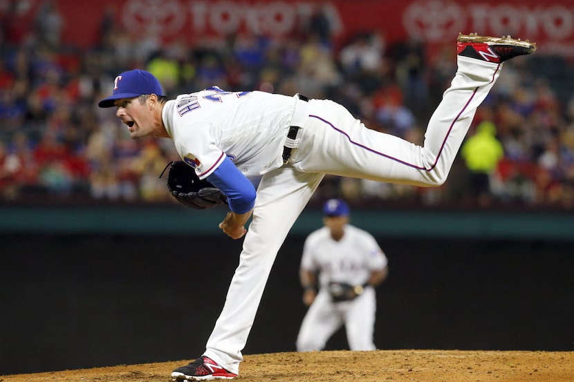 Texas Rangers starting pitcher Cole Hamels (35) throws to the Houston Astros in the sixth...