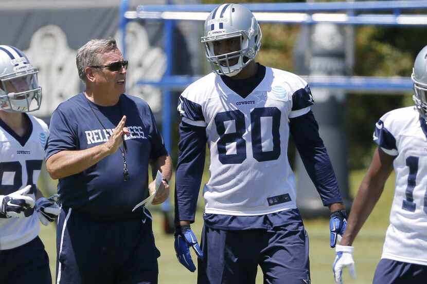 Dallas Cowboys tight ends coach Michael Pope, second from left, talks with Rico Gathers (80)...
