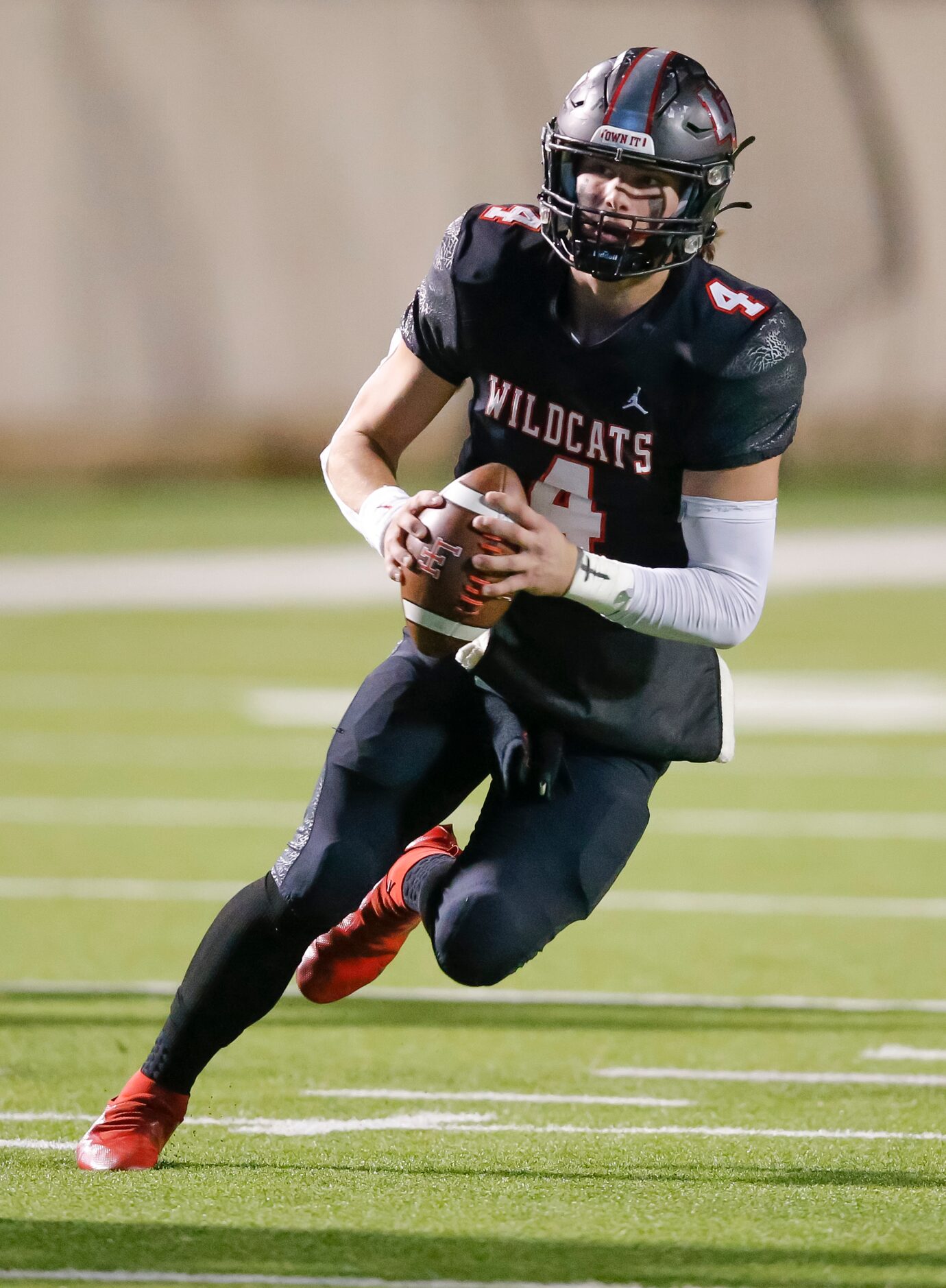 Lake Highlands senior quarterback Caden Dotson (4) looks for an open receiver during the...