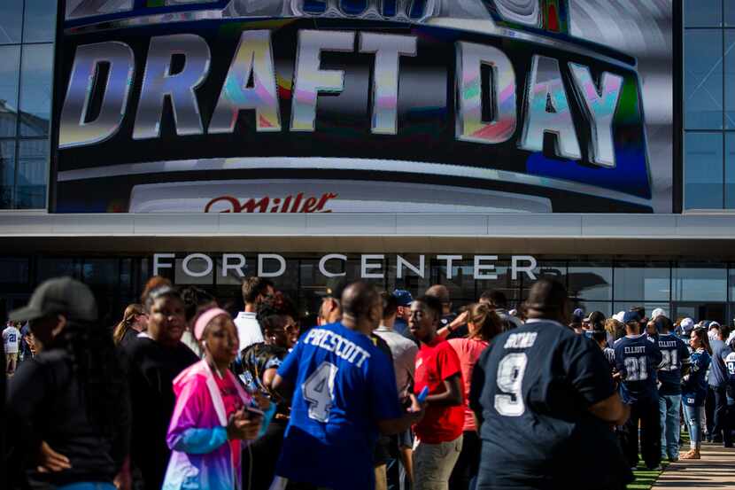 Dallas Cowboys ofrecen a sus fans un evento masivo durante el NFL Draft. (Ashley Landis/The...