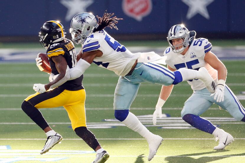 Dallas Cowboys middle linebacker Jaylon Smith (54) tackles Pittsburgh Steelers wide receiver...