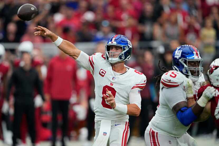 New York Giants quarterback Daniel Jones (8) throws against the Arizona Cardinals during the...
