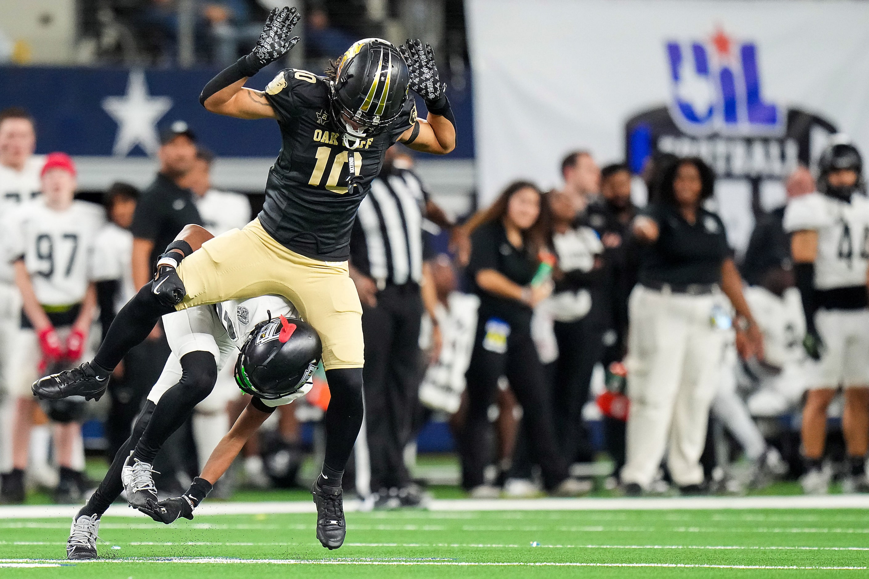 South Oak Cliff wide receiver Torrin Teague (10) gets tangled with Richmond Randle defensive...