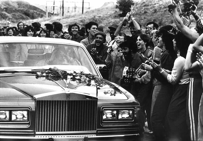 Nov. 9, 1984: Followers surround the Rolls-Royce bearing Indian guru Bhagwan Shree Rajneesh.
