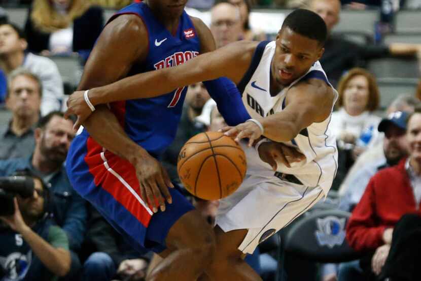 Dallas Mavericks guard Dennis Smith Jr. (1) dribbles away from Detroit Pistons forward...