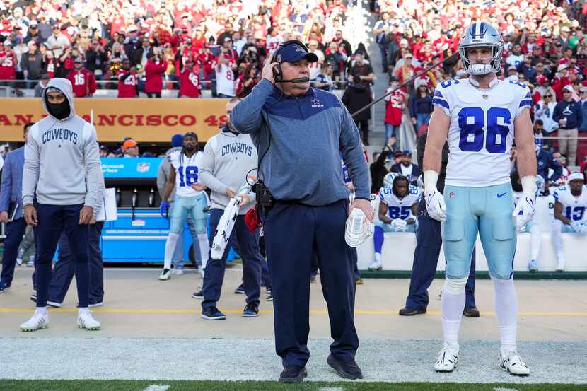 Dallas Cowboys head coach Mike McCarthy looks out from the sidelines with tight end Dalton...