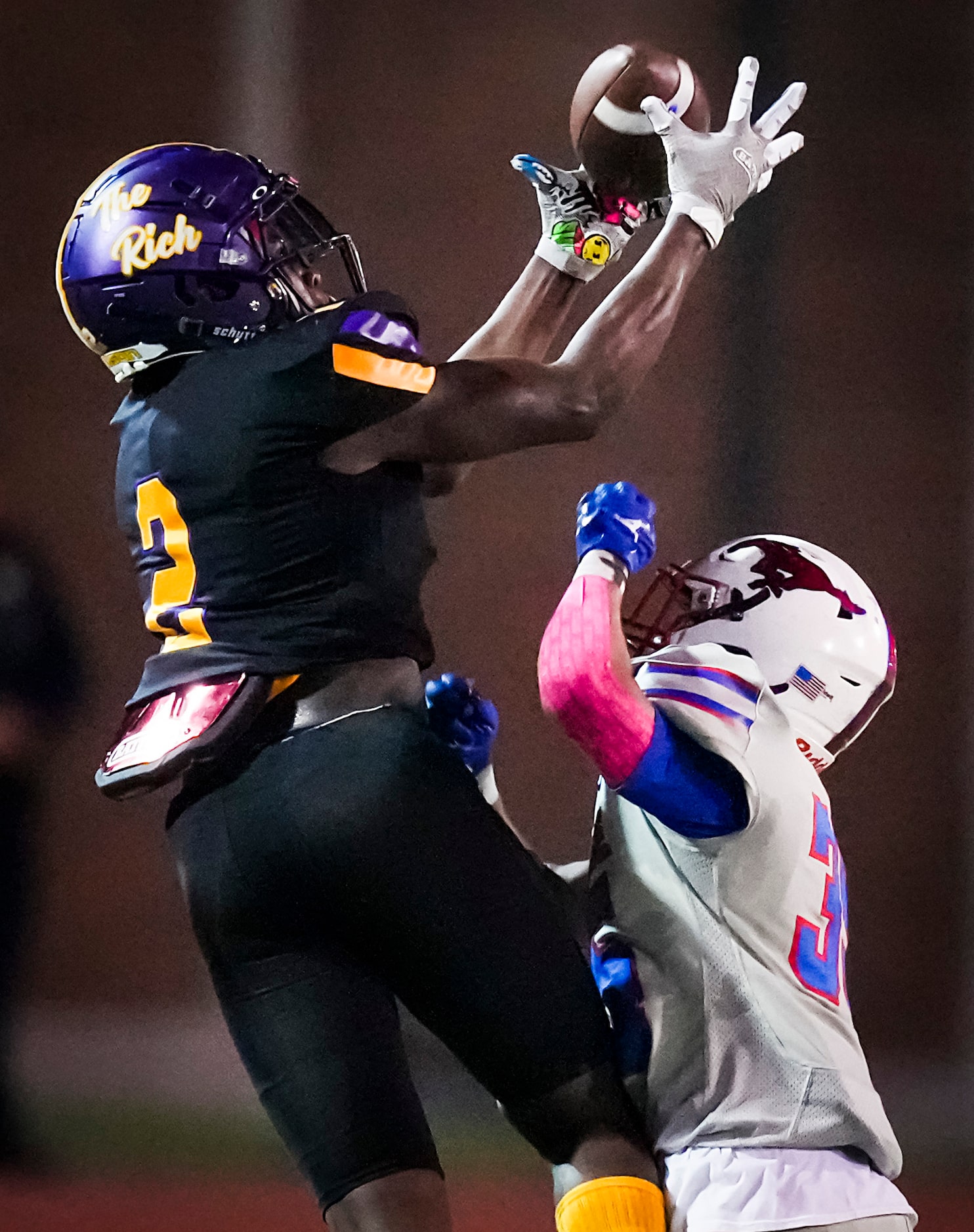 Richardson’s Miles Buckley (2) can’t make a catch as Richardson Pearce linebacker Randy...