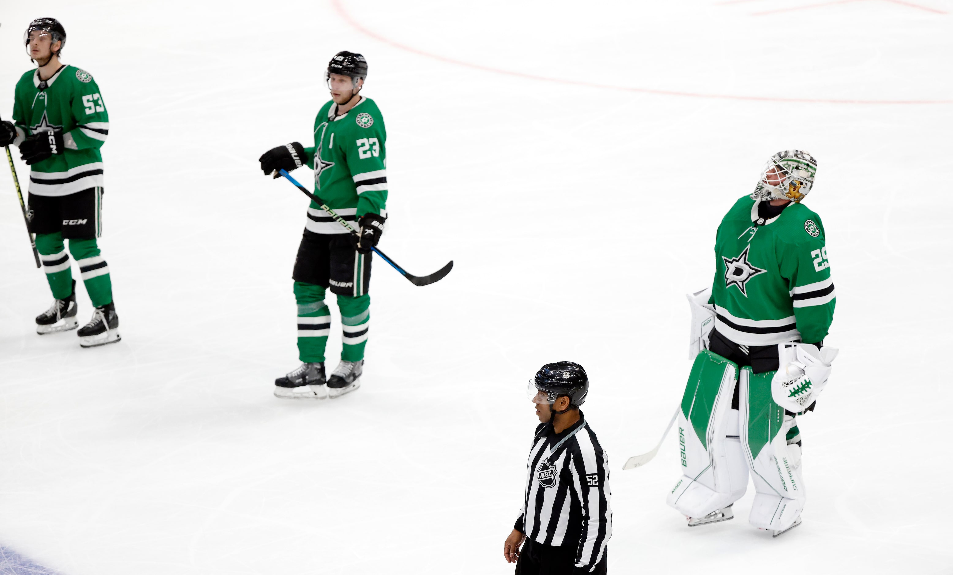 Dallas Stars goaltender Jake Oettinger (29), defenseman Esa Lindell (23) and center Wyatt...