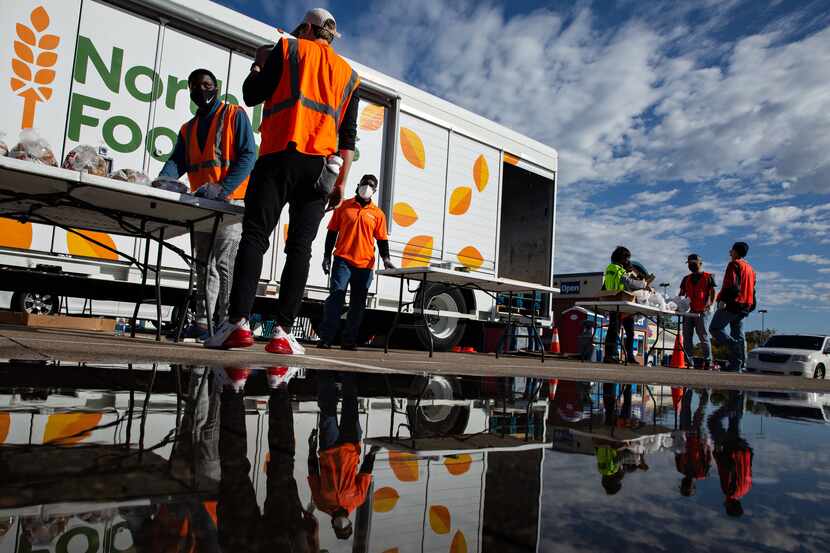 The North Texas Food Bank hosted a walk-up food distribution at the Park at Forest-Audelia...