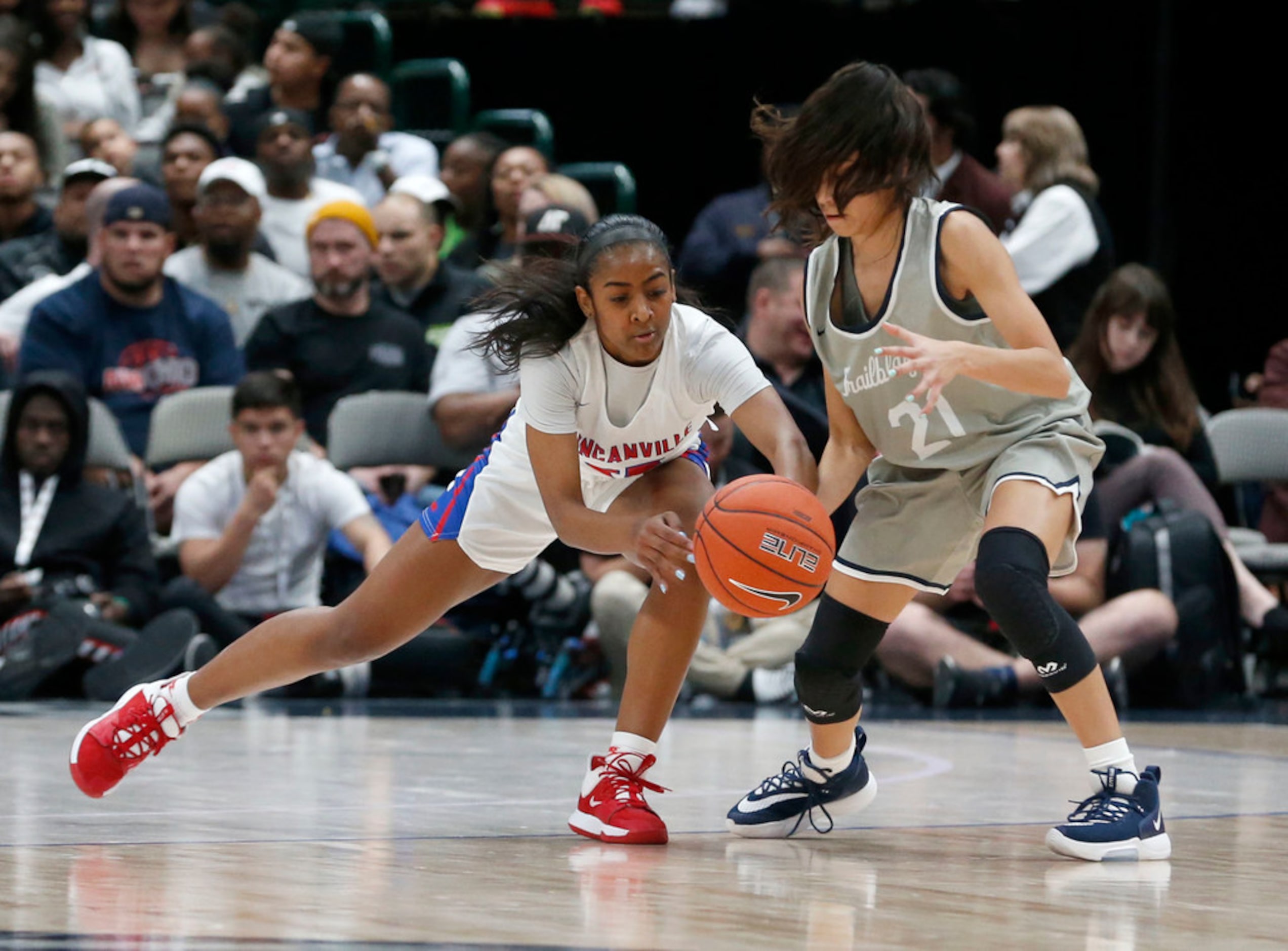 Duncanville player Deja Kelly (25) fights for the ball with Sierra Canyon's Sofia Ruelas...