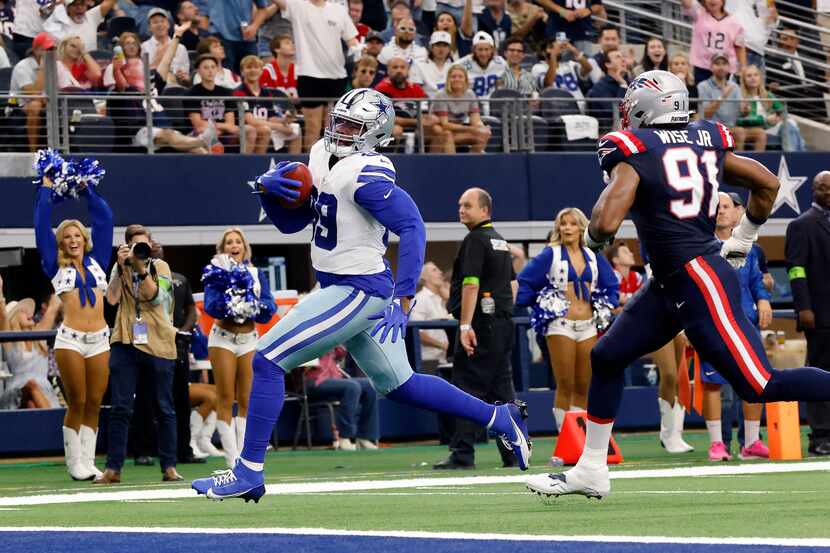 Dallas Cowboys defensive end Chauncey Golston (99) scores a two-point conversion against New...