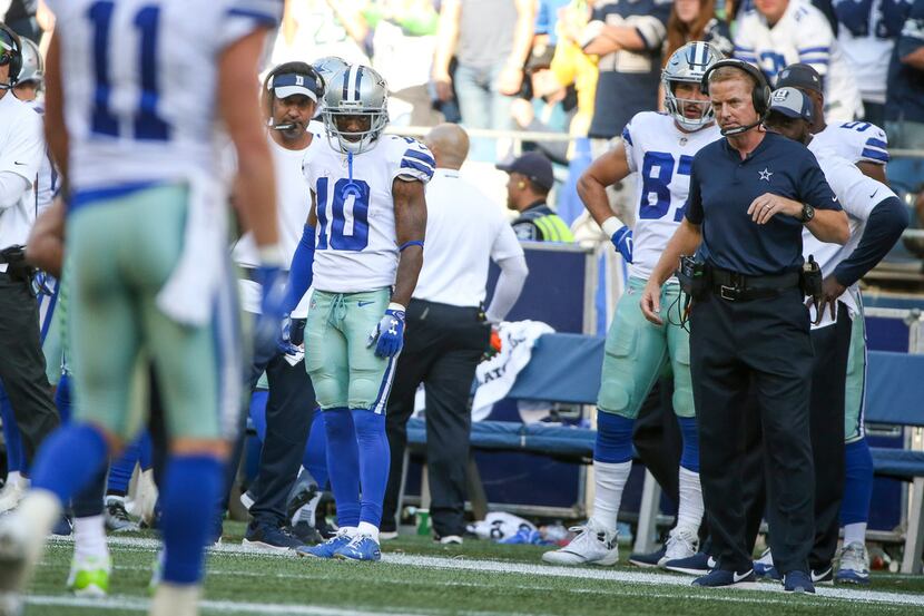 Dallas Cowboys wide receiver Tavon Austin (10) and head coach Jason Garrett look on as Earl...