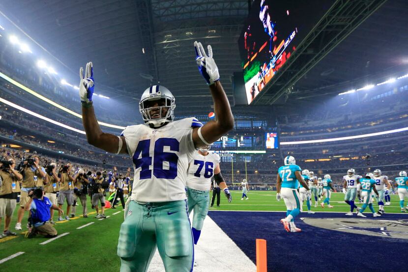 Dallas Cowboys' Alfred Morris celebrates a touchdown that was called back due to a penalty...