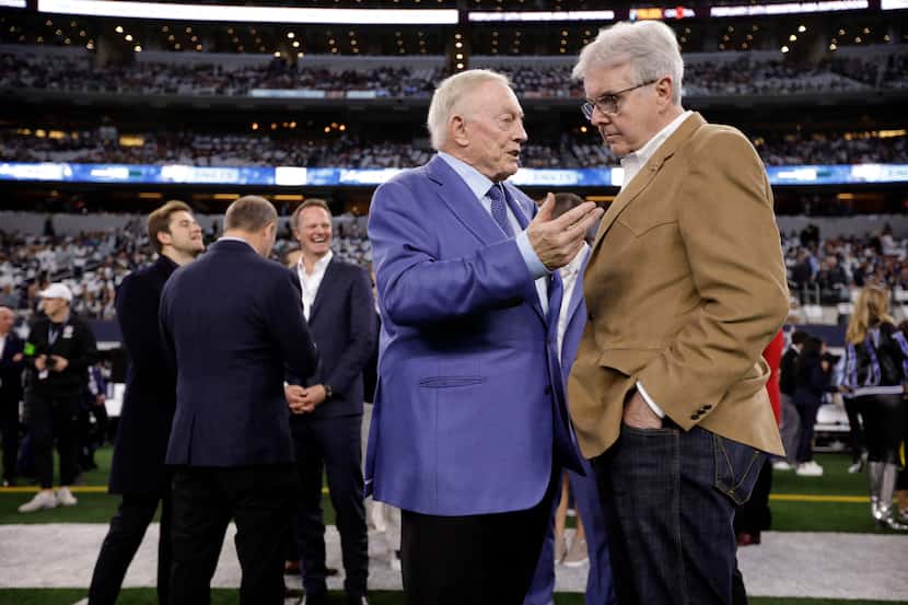 Texas Lt. Gov. Dan Patrick, right, visits with Dallas Cowboys owner Jerry Jones  before the...