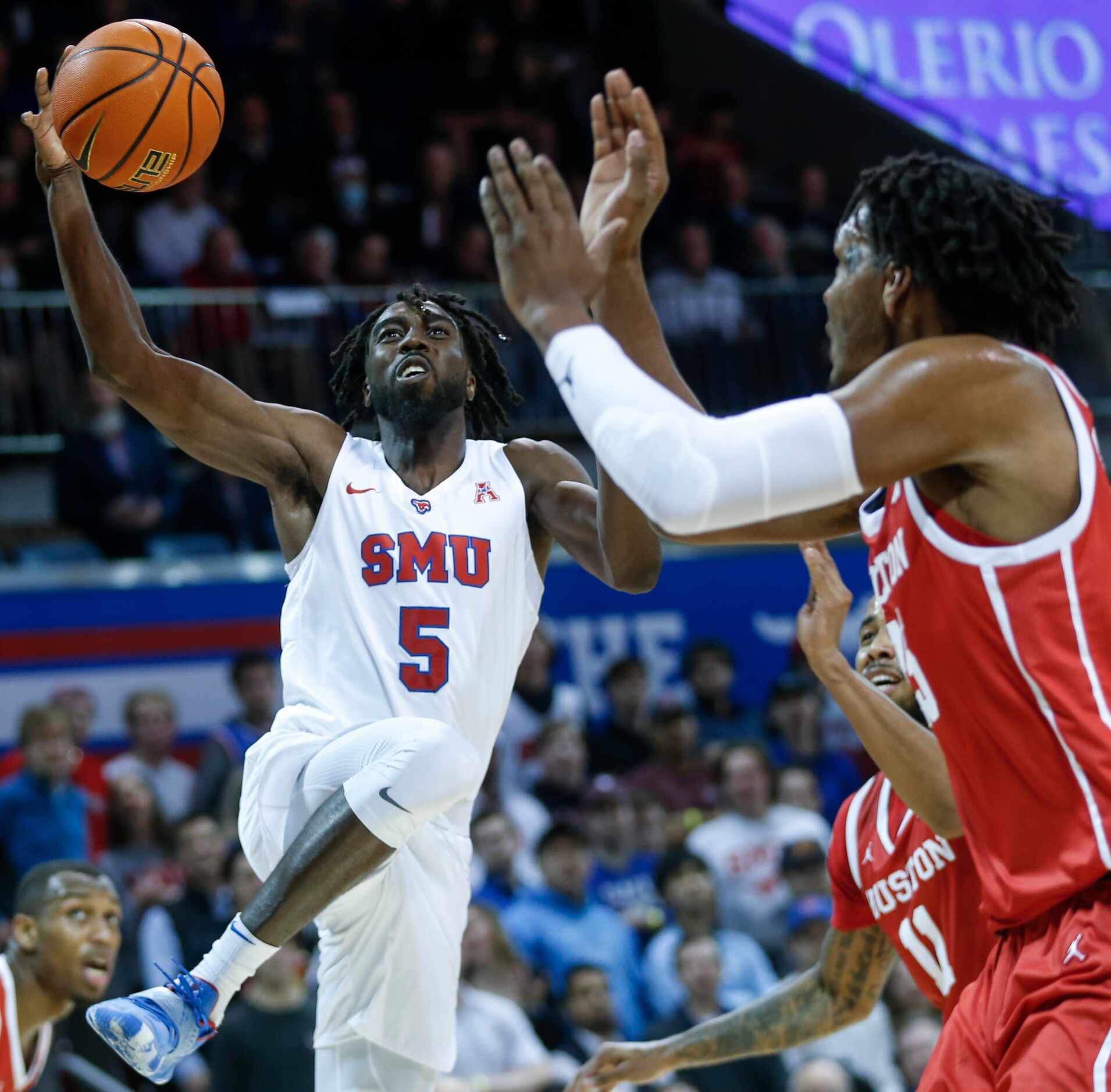 Southern Methodist Mustangs guard Emmanuel Bandoumel (5) shoots the ball while Houston...