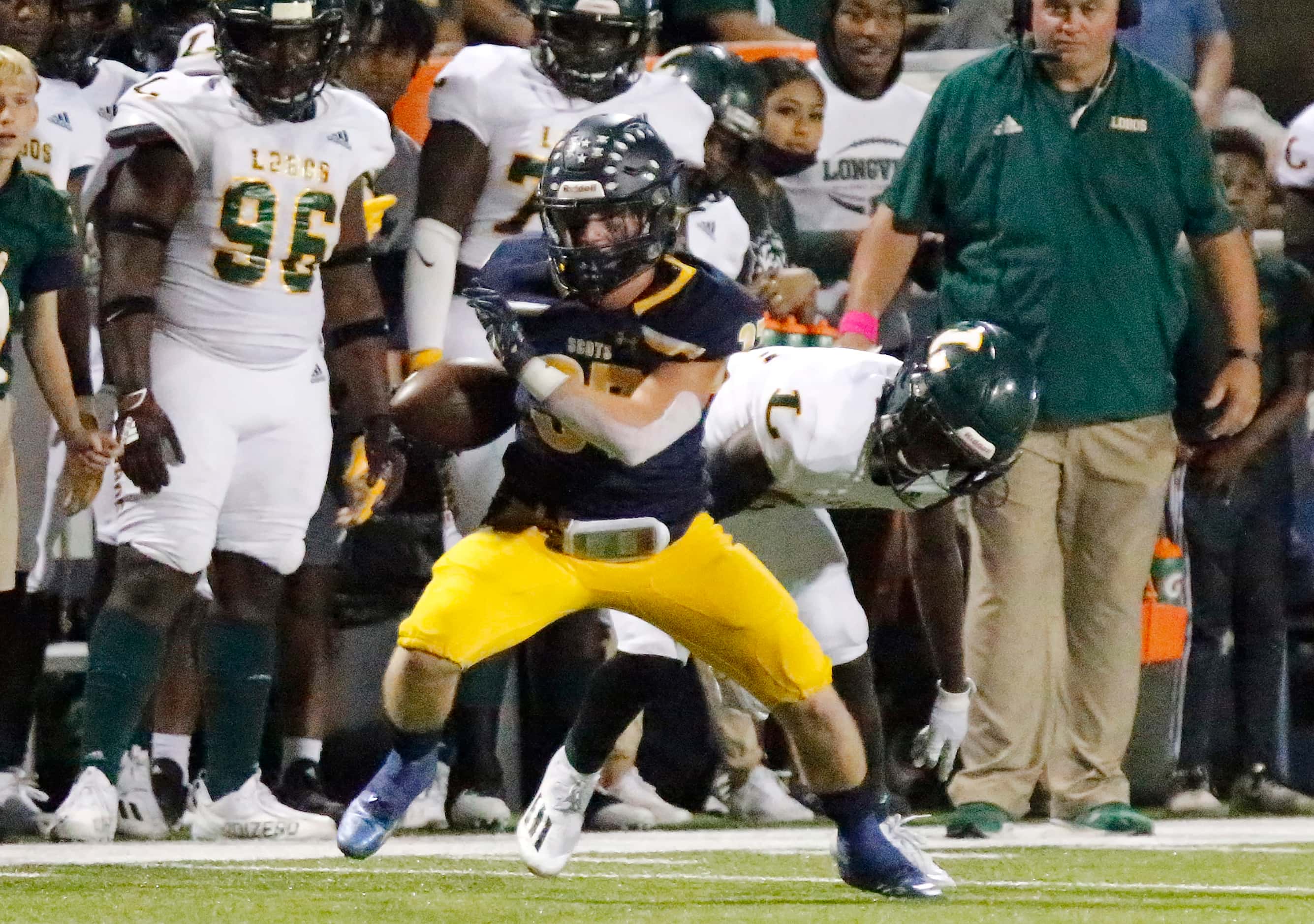 Highland Park High School running back Jay Cox (37) catches a pass and breaks away during...