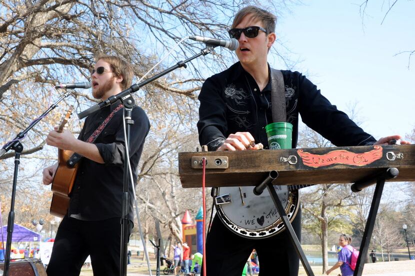 Local Dallas duo, The O's, perform at the 5th annual Dash For The Beads 5K run in Oak Cliff,...