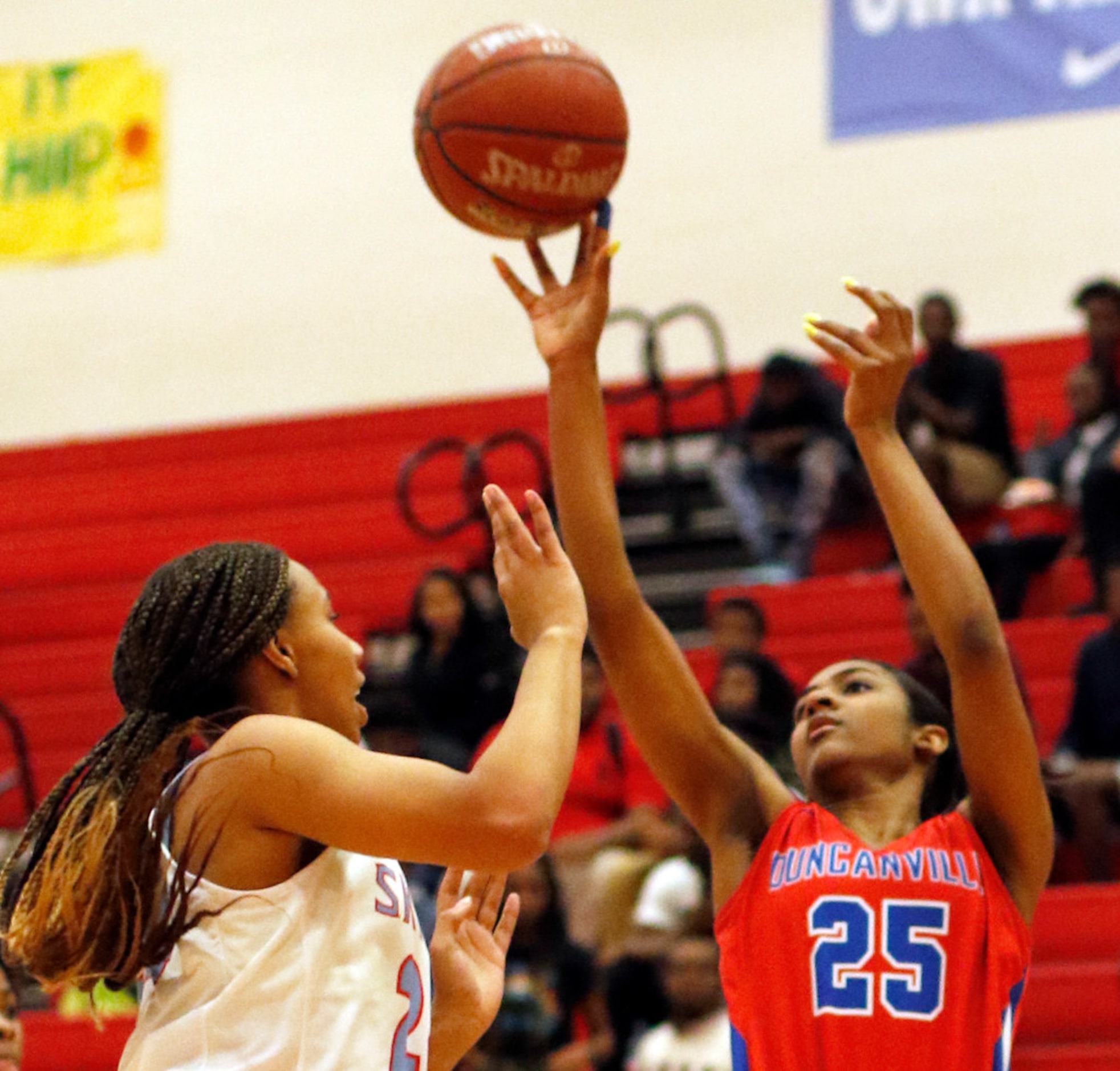 Duncanville's Deja Kelly (25) shoots over the defense of Dallas Skyline's Franchesca...