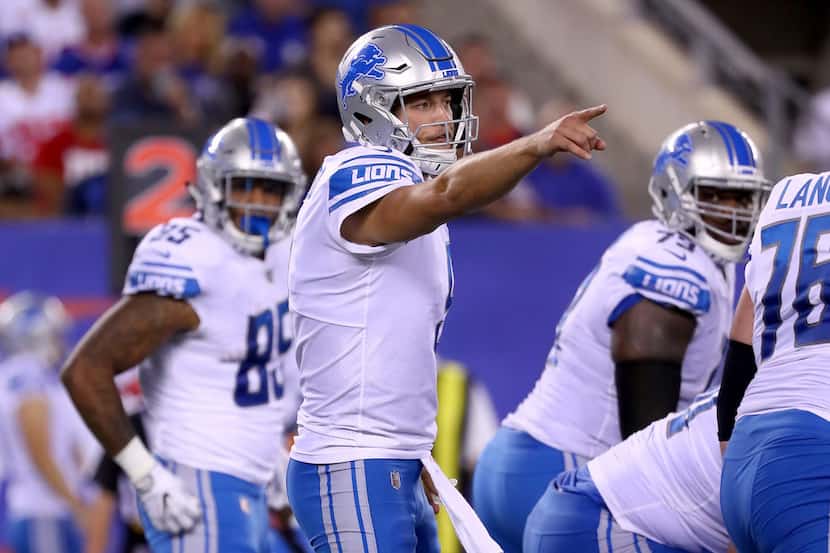 EAST RUTHERFORD, NJ - SEPTEMBER 18:  Matthew Stafford #9 of the Detroit Lions calls a play...