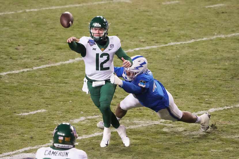 Baylor quarterback Blake Shapen (12) gets off a pass under pressure from Air Force defensive...