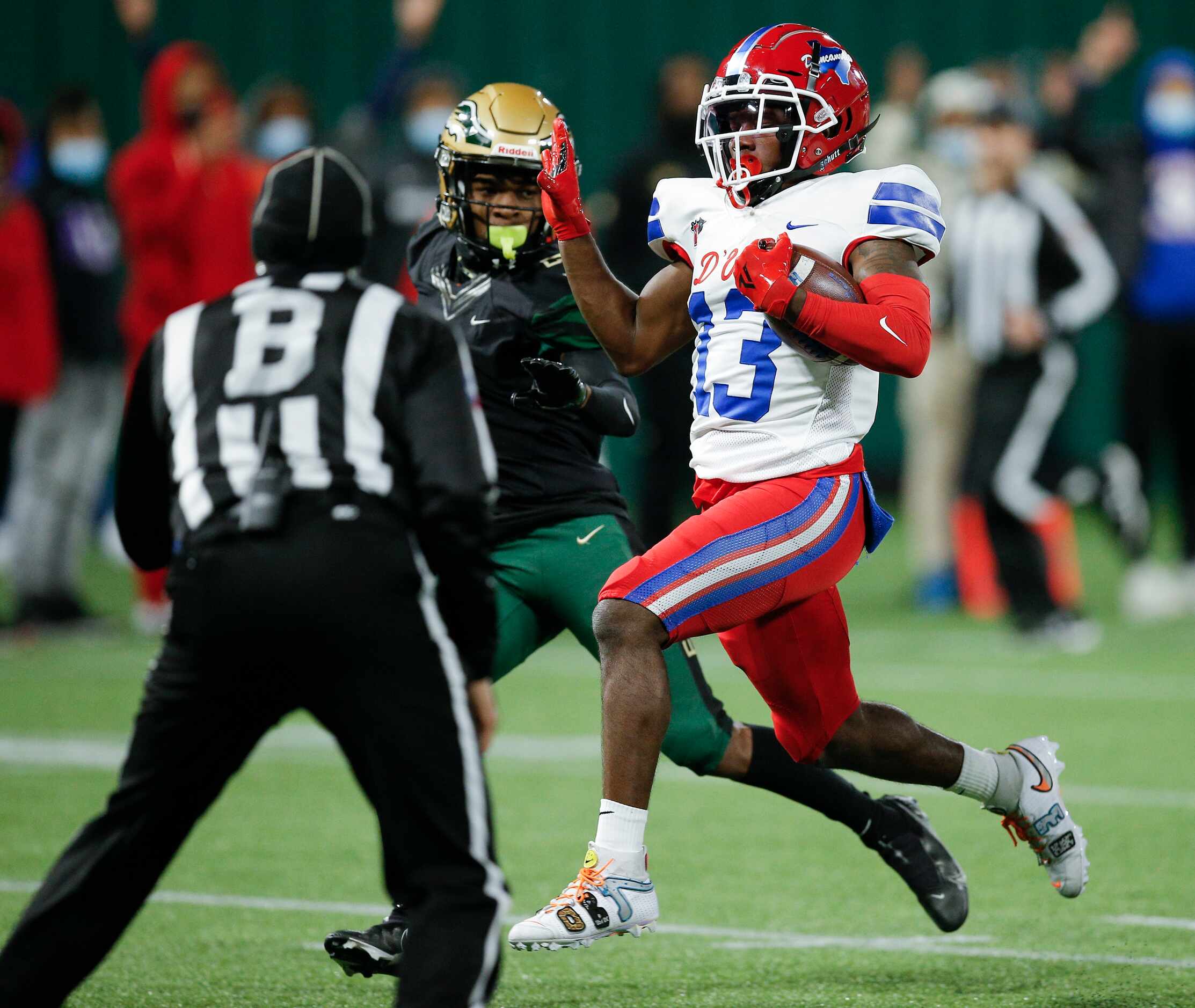 Duncanville junior running back Da'Myrion Coleman (13) carries the ball in for a touchdown...