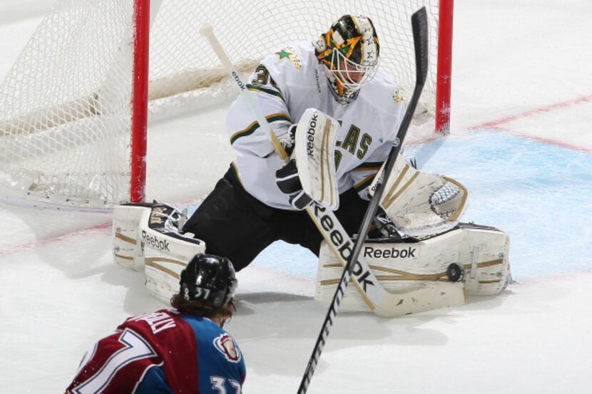 Dallas goalie Andrew Raycroft makes a save on a shot from Colorado's Ryan O'Reilly during...