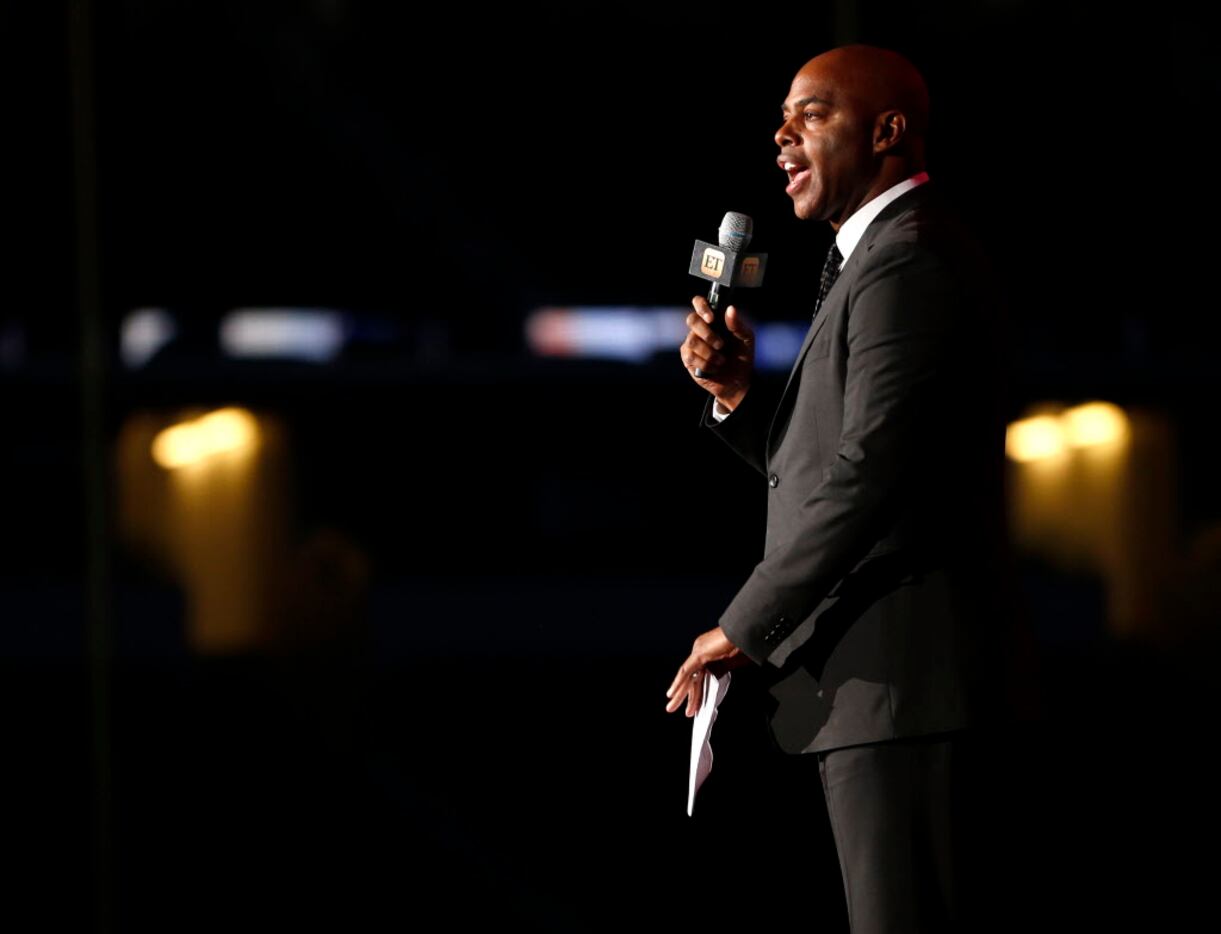 Kevin Frazier, host of Entertainment Tonight, talks to the crowd at the world premiere of 13...