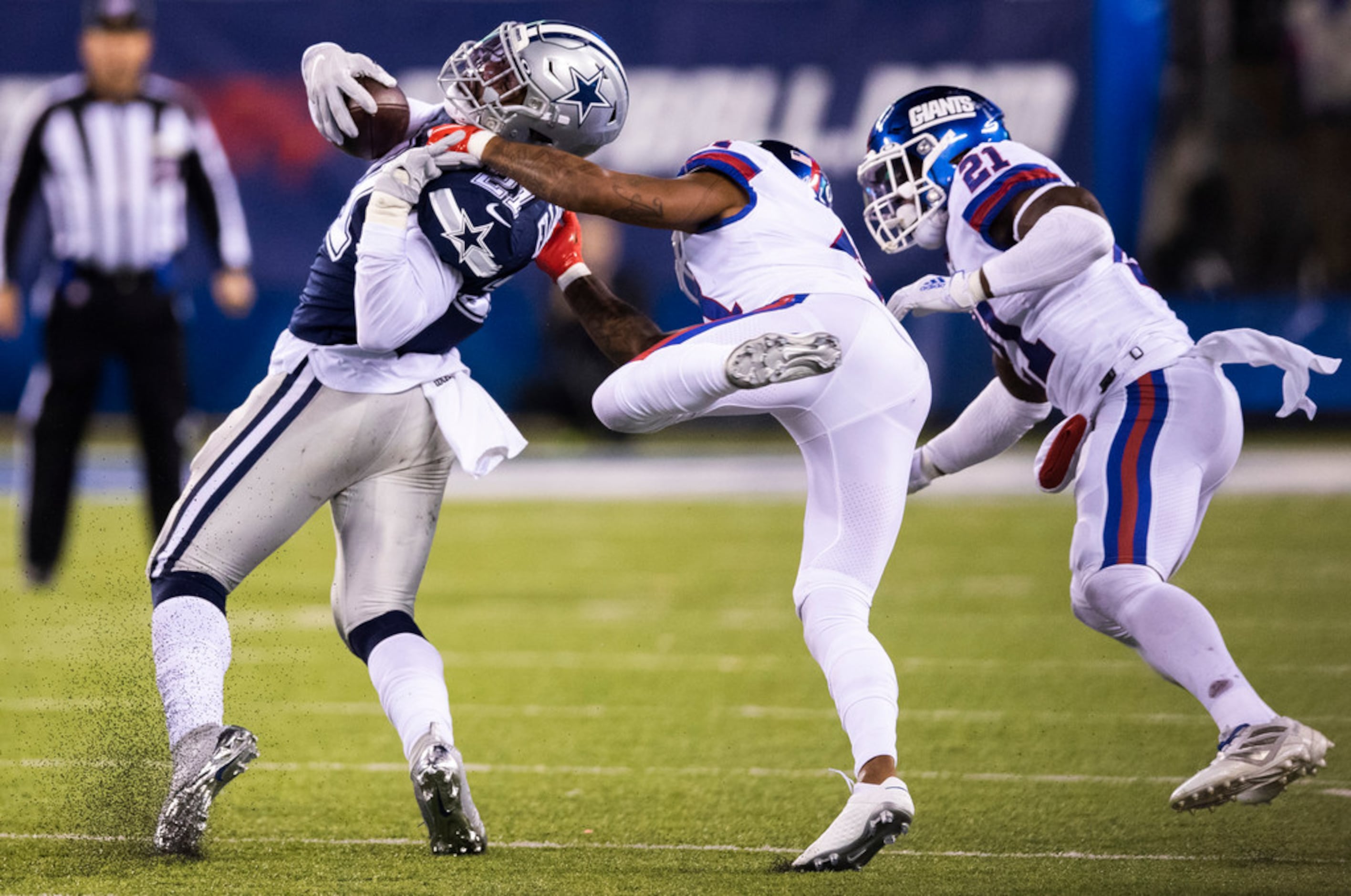 Dallas Cowboys running back Ezekiel Elliott (21) is tackled by New York Giants free safety...