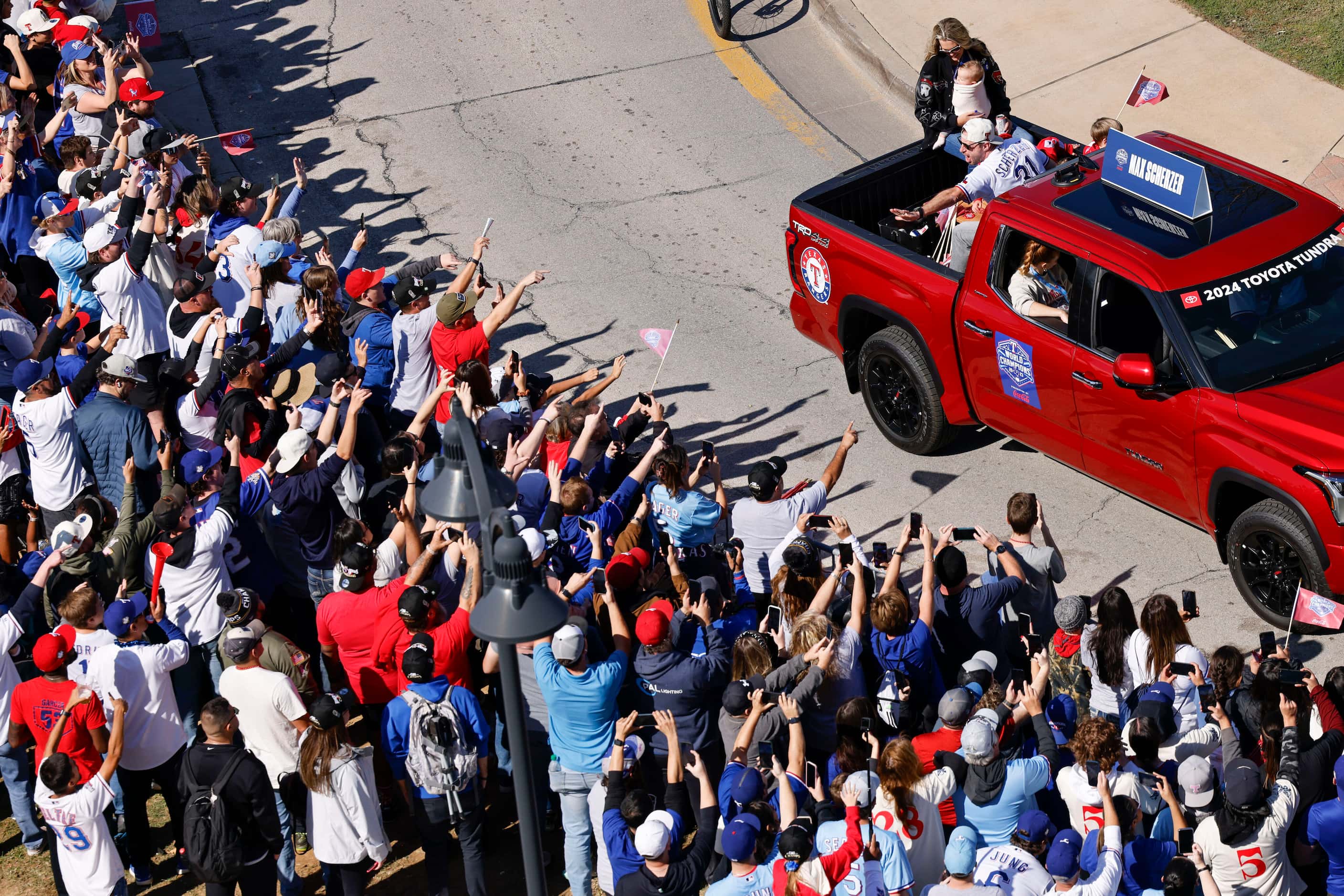 Texas Rangers starting pitcher Max Scherzer waves to fans during the Texas Rangers World...