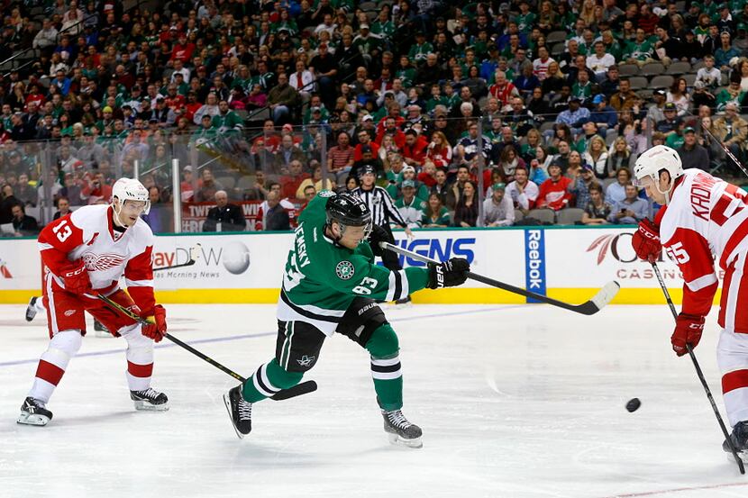 Dallas Stars right wing Ales Hemsky (83) attempts a shot on goal against Detroit Red Wings...