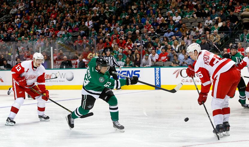 Dallas Stars right wing Ales Hemsky (83) attempts a shot on goal against Detroit Red Wings...