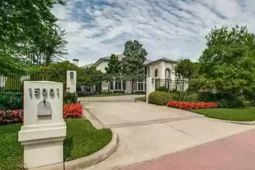 Emmitt Smith sold his mansion near Belt Line Road in Addison.
