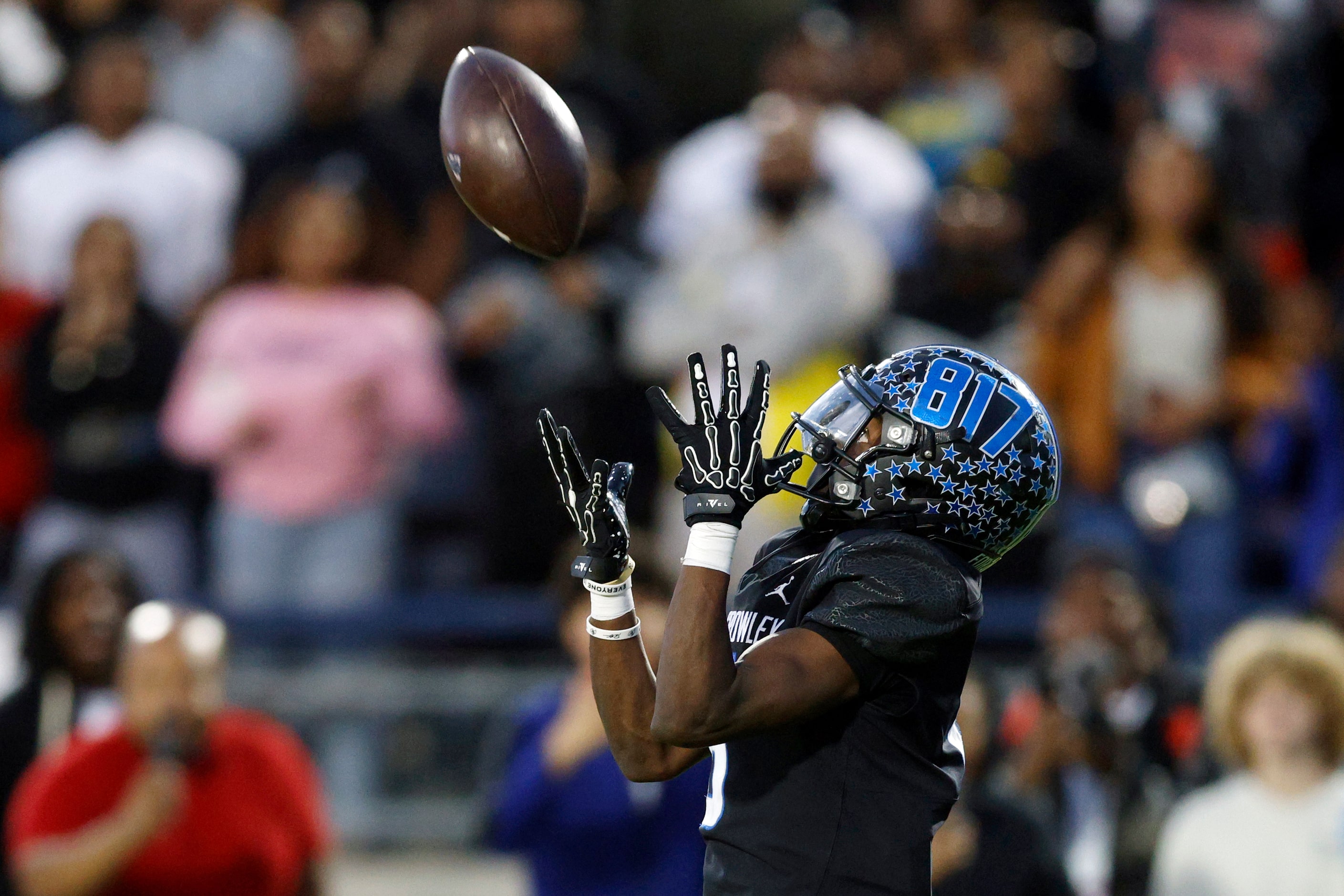 North Crowley wide receiver Quentin Gibson (6) catches a 49-yard pass for a touchdown during...