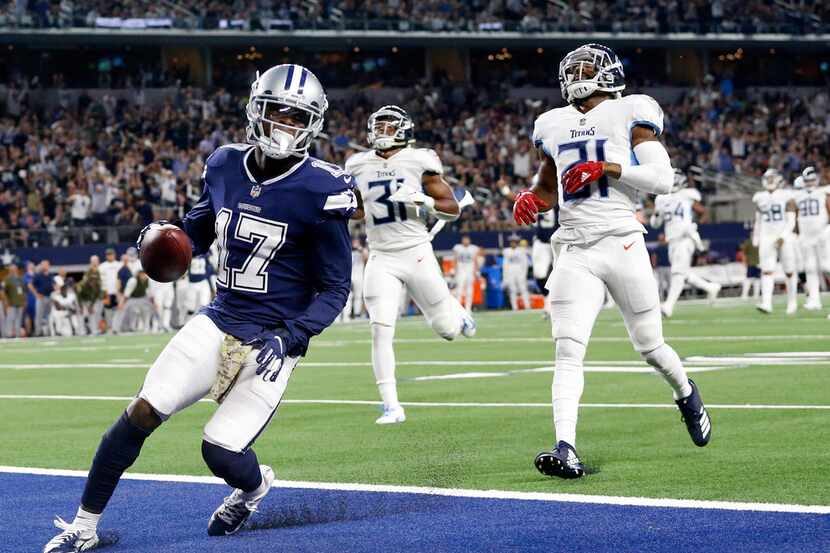 Dallas Cowboys wide receiver Allen Hurns (17) scores a second quarter touchdown against...