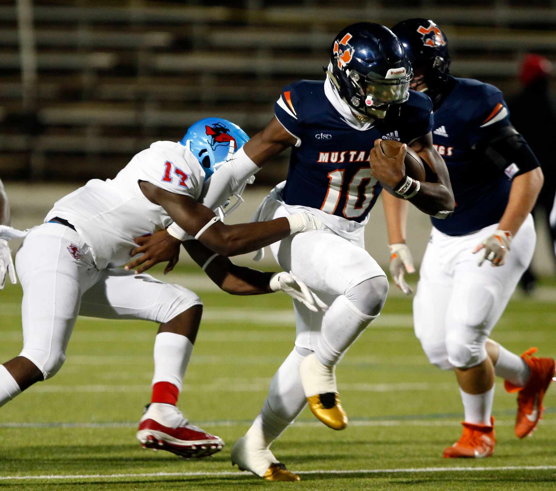 Sachse’s Alex Orji (10) picks up yardage during the first quarter of a high school football...