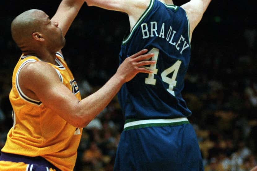 Dallas Mavericks center Shawn Bradley tries to shoot over Los Angeles Lakers center Sean...