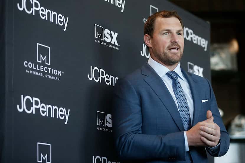 Dallas Cowboys tight end Jason Witten speaks to teenage boys from The Score Foundation...