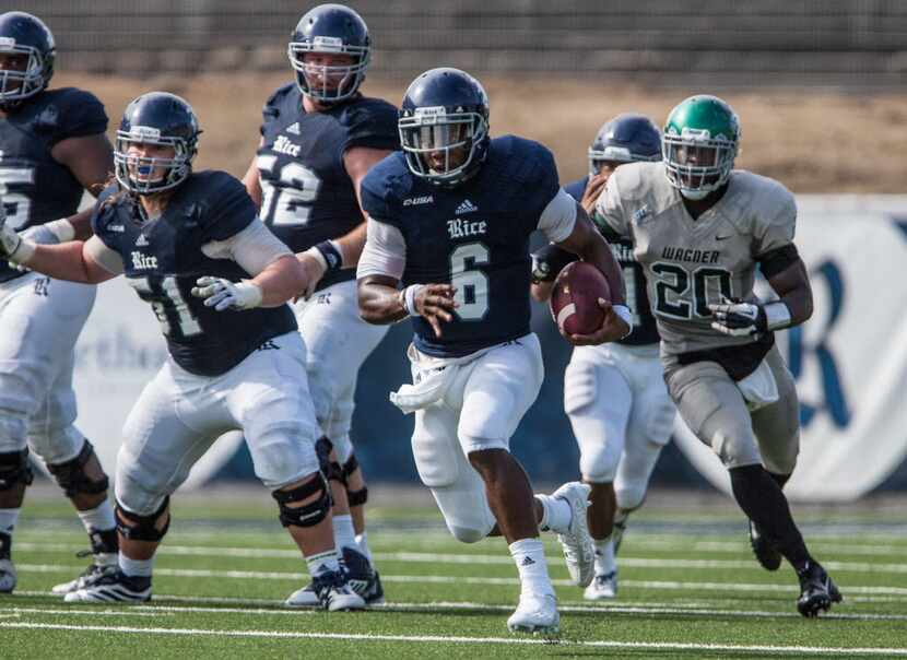 Driphus Jackson carries the ball during a game against Wagner Saturday September 5th, 2015....