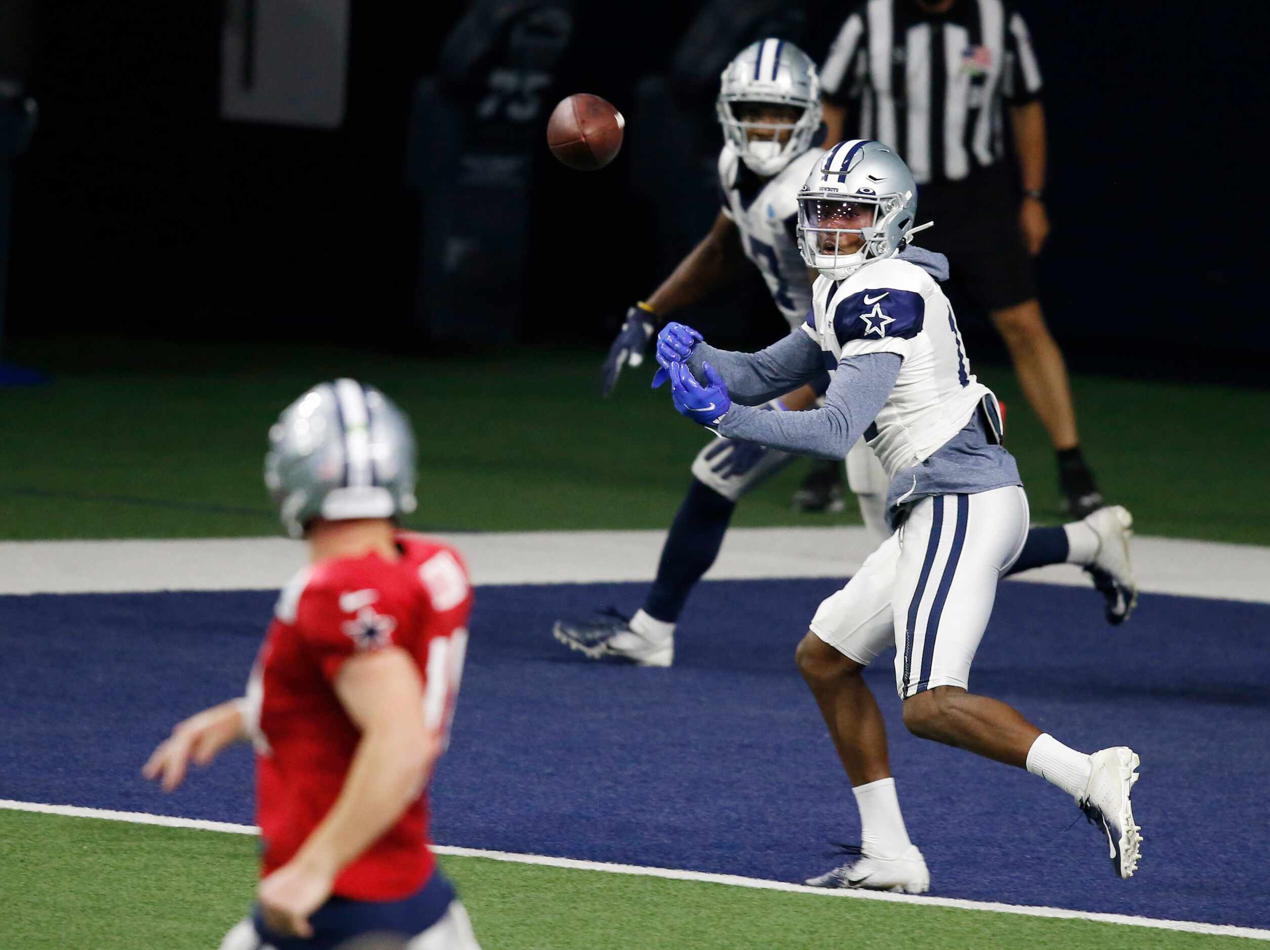 Dallas Cowboys wide receiver Aaron Parker (18) prepares to catch a pass from Dallas Cowboys...