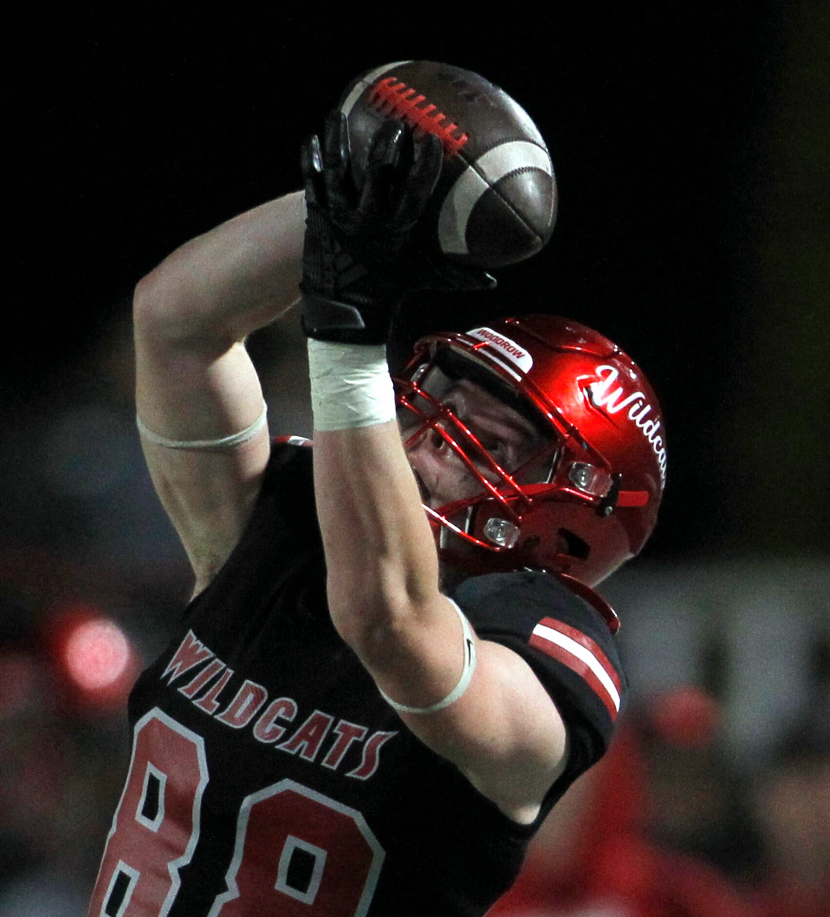 Dallas Woodrow Wilson receiver Noah Calhoun (88) pulls in a 32-yard reception during 2nd...