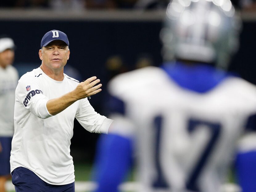 Dallas Cowboys offensive coordinator Scott Linehan talks with Dallas Cowboys wide receiver...