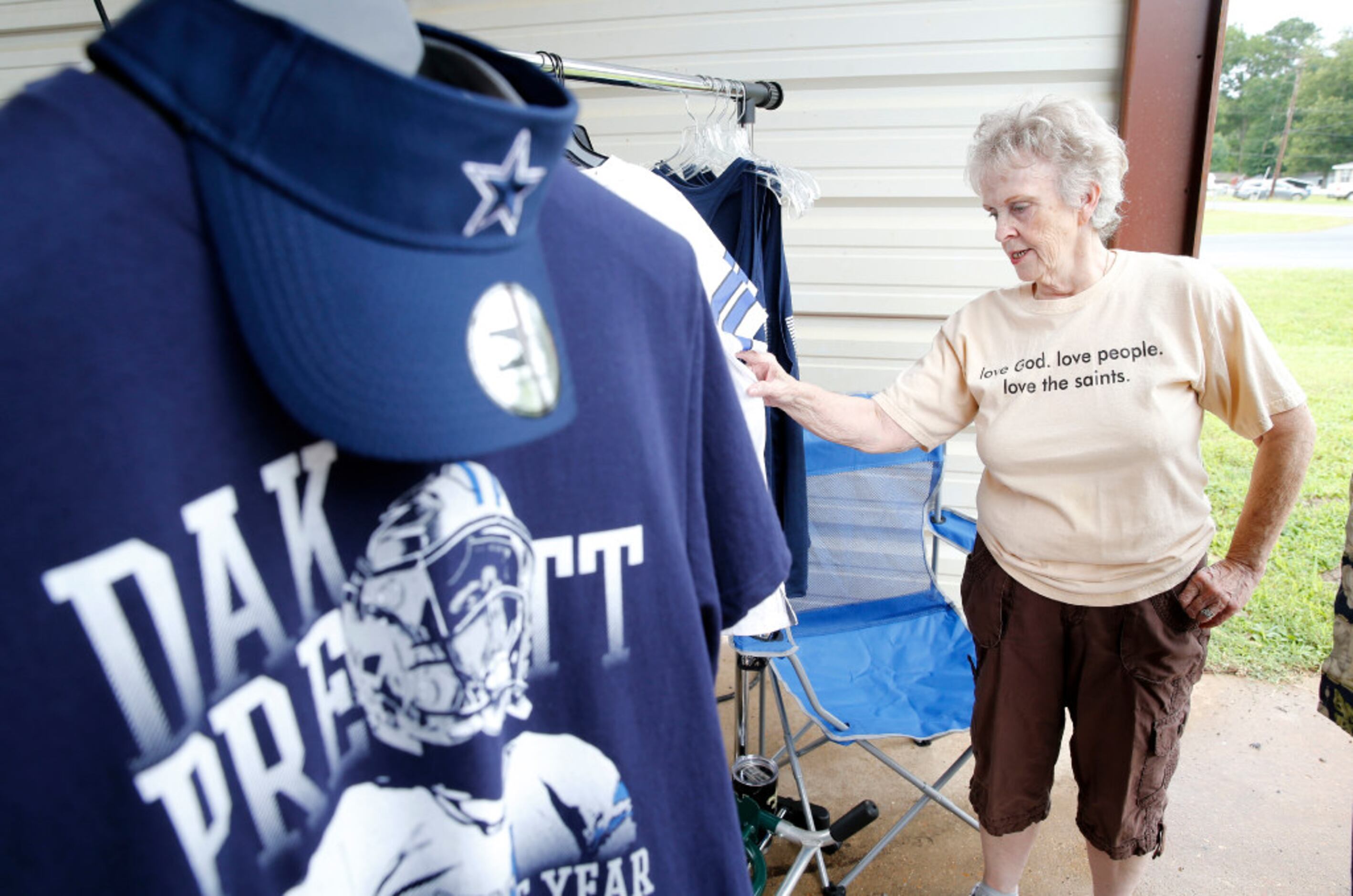 Dak does Lake Dallas: Cowboys quarterback holds camp for 900 kids, Lake  Cities Sun