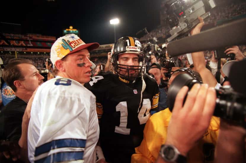 Dallas Cowboys' Troy Aikman and Pittsburgh Steelers' Neil O'Donnell (center left) are ...