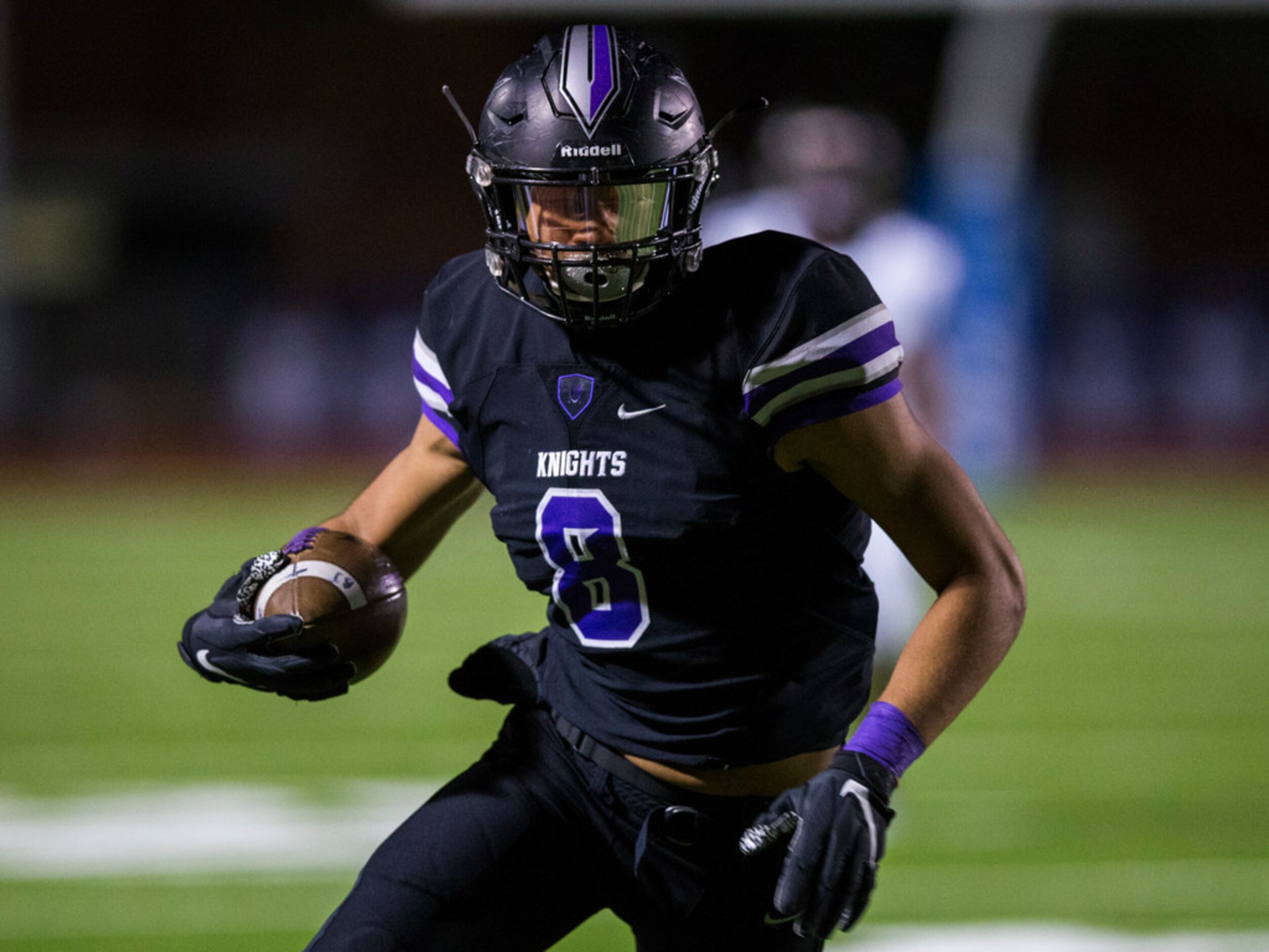 Frisco Independence receiver Elijah Arroyo (8) runs the ball during the first quarter of a...