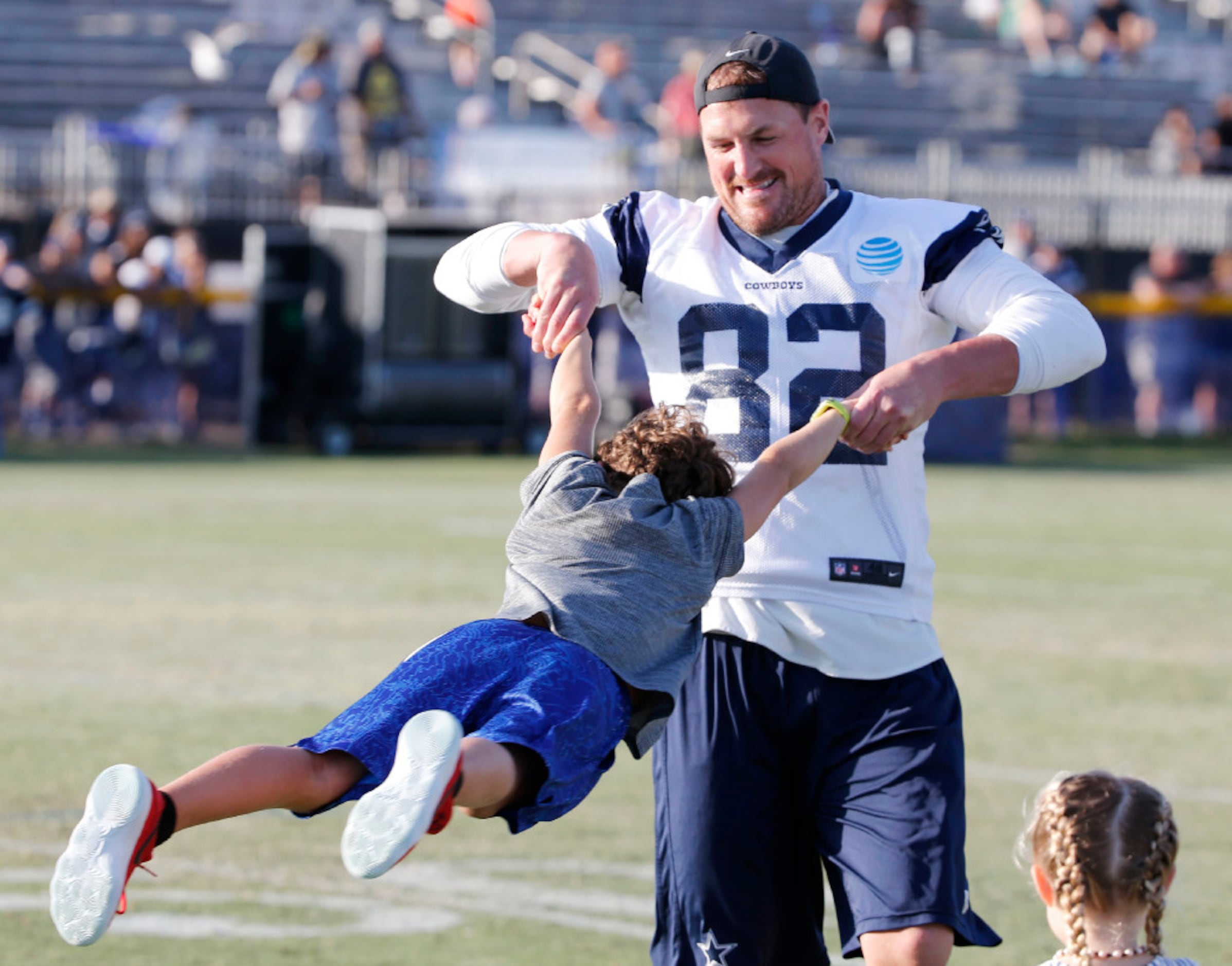 Jason Witten supports Zeke, also declares: 'There's no place for a