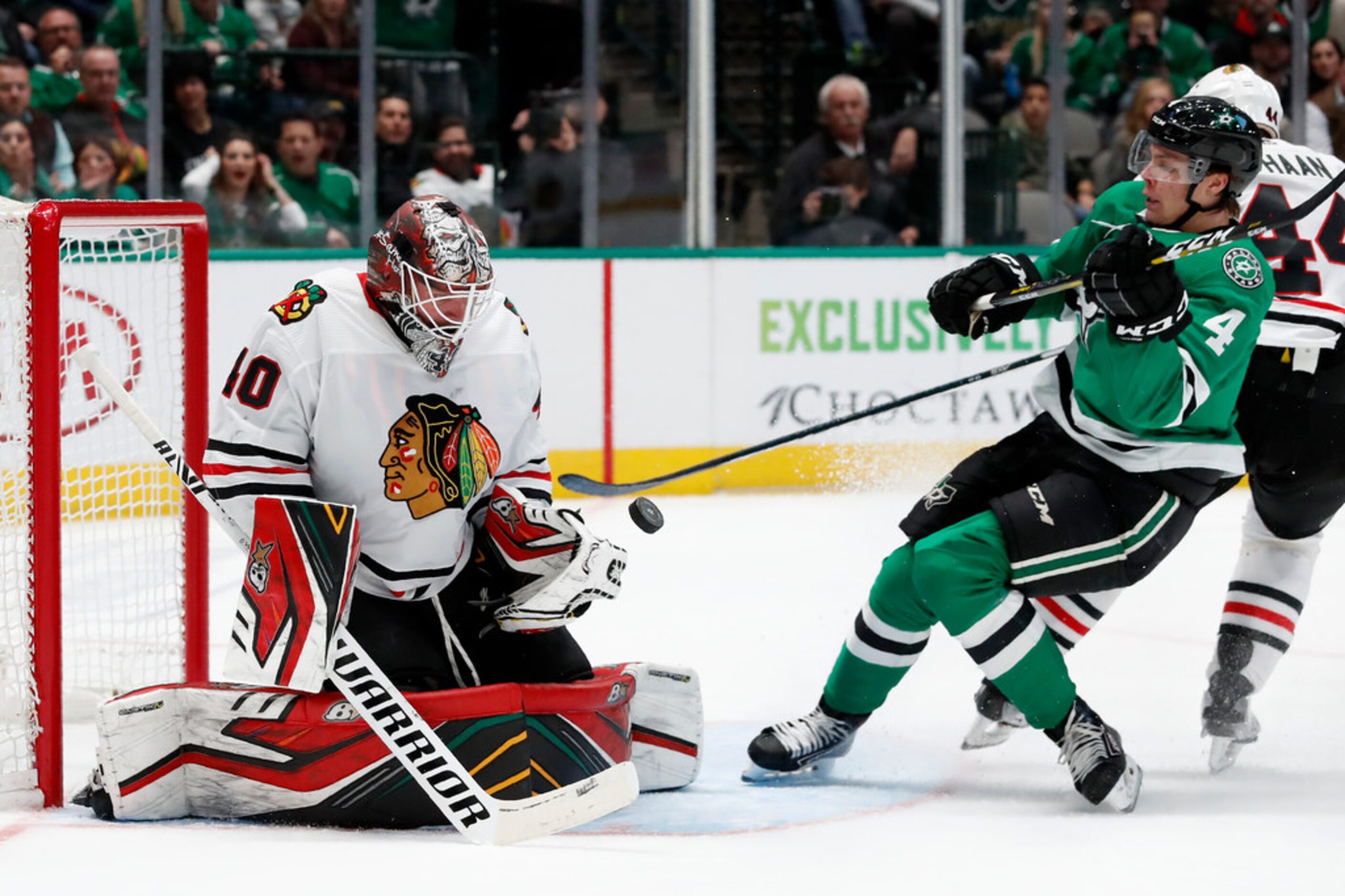 Chicago Blackhawks goaltender Robin Lehner (40) defends against a shot from the Dallas Stars...