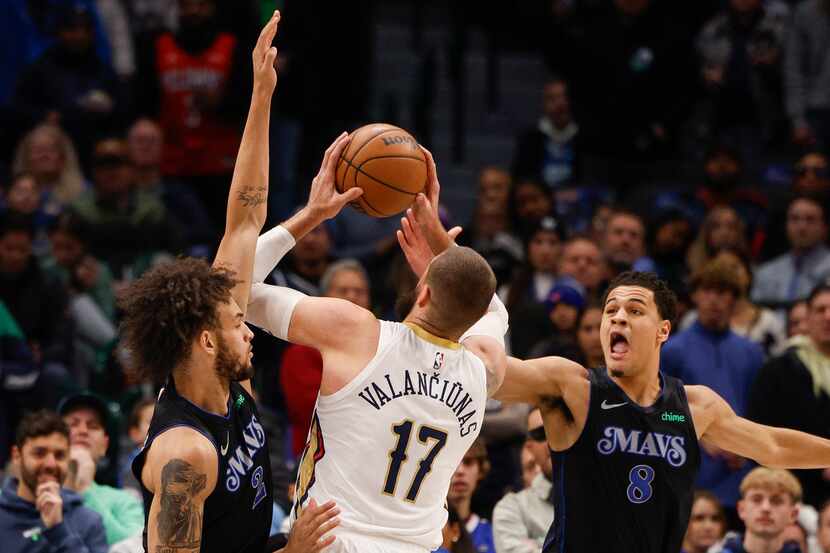 Dallas Mavericks center Dereck Lively II (2) and guard Josh Green (8) defend as New Orleans...
