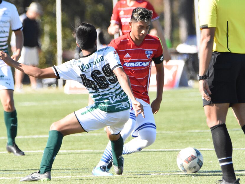 Edwin Villarreal on the ball while playing for the FC Dallas Academy.