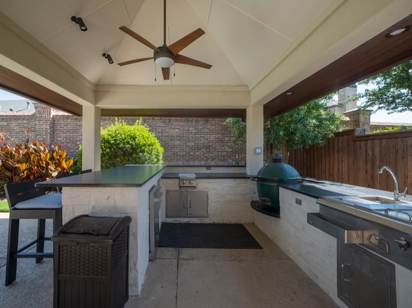 Outdoor kitchen