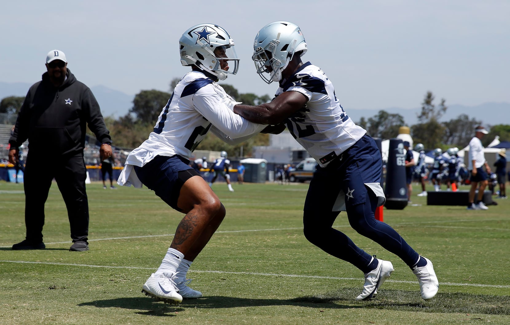 Dallas Cowboys tight end Jeremy Sprinkle (87) and running back